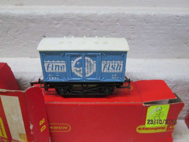 OO SCALE - HORNBY- GOODS WAGONS - X3 - BOXED