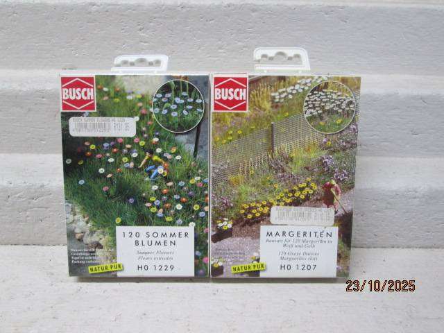 HO SCALE - BUSCH - SCENERY  SUMMER FLOWERS + DAISIES - BOXED