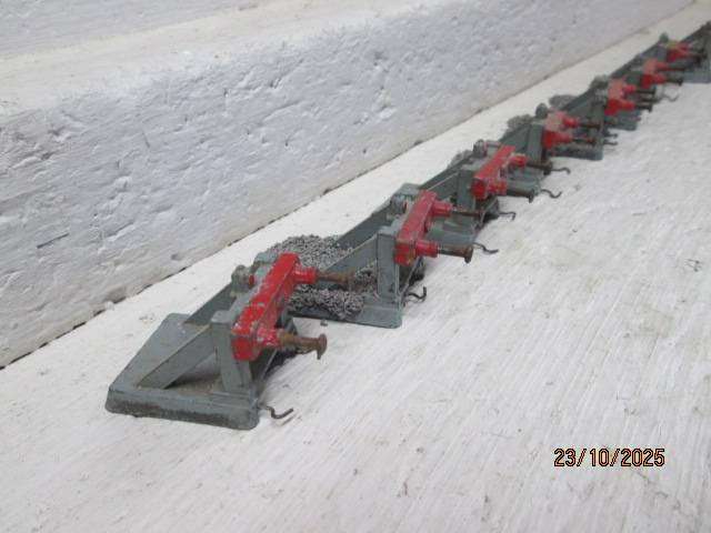 OO SCALE - HORNBY DUBLO - STOP BLOCKS - X7