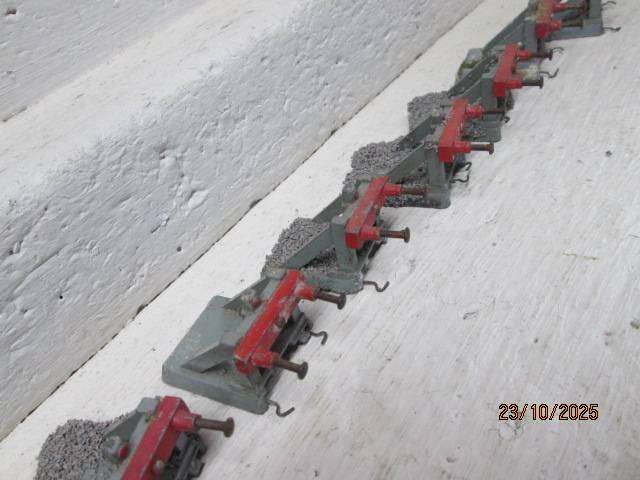 OO SCALE - HORNBY DUBLO - STOP BLOCKS - X7