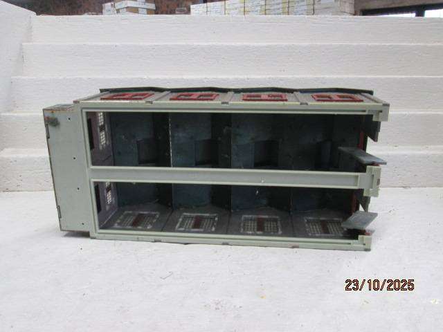 HO SCALE - LARGE TWIN ENGINE SHED