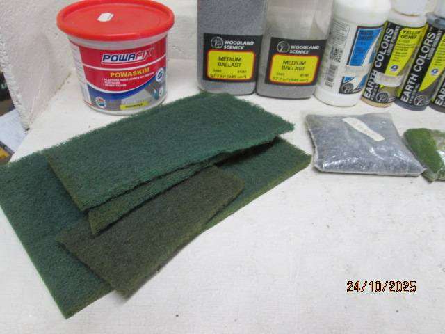 HO SCALE - WOODLANDS SCENICS - SCENERY ITEMS + LOTS OF BITS AND PIECES