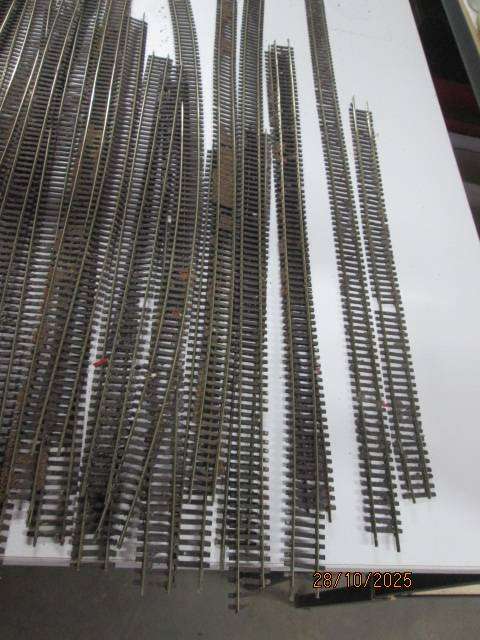 HO / OO SCALE - PECO FLEXI TRACK - X30 PIECES