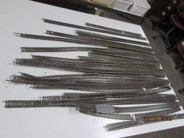 HO / OO SCALE - PECO FLEXI TRACK - X30 PIECES