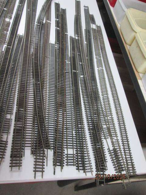 HO / OO SCALE : NICKLE SILVER FLEXI TRACK - X32 PIECES