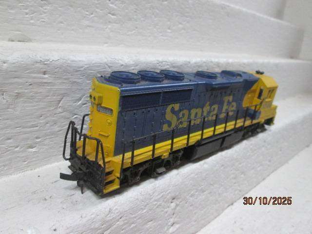 HO SCALE - ATLAS - SANTE FE - DIESEL LOCOMOTIVE - DCC