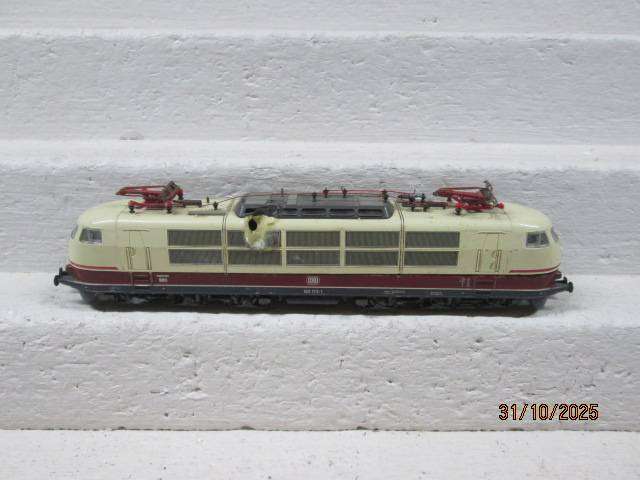 HO SCALE - ROCO - DB ELECTRIC LOCOMOTIVE