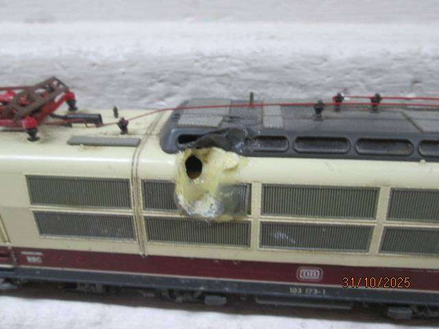 HO SCALE - ROCO - DB ELECTRIC LOCOMOTIVE