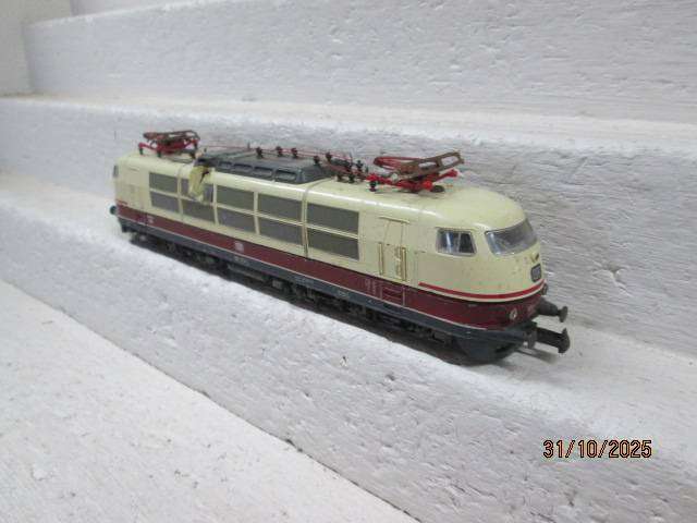 HO SCALE - ROCO - DB ELECTRIC LOCOMOTIVE