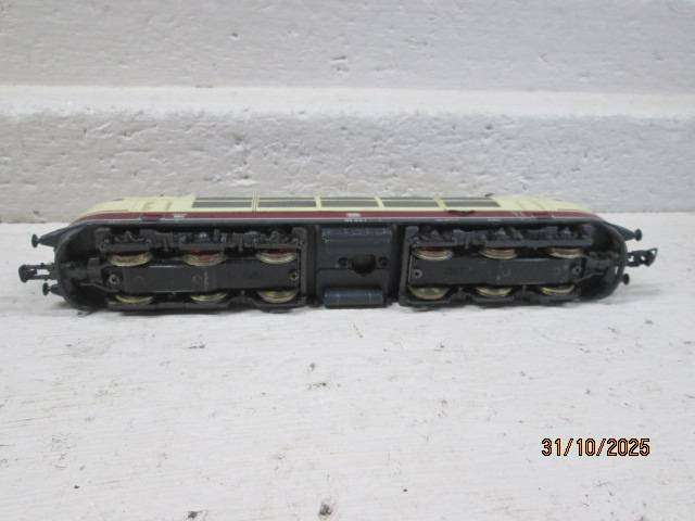 HO SCALE - ROCO - DB ELECTRIC LOCOMOTIVE