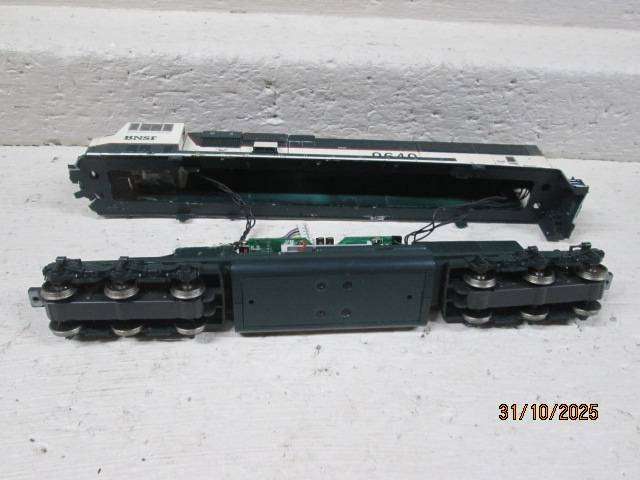 HO SCALE - BNSF - DIESEL LOCOMOTIVE