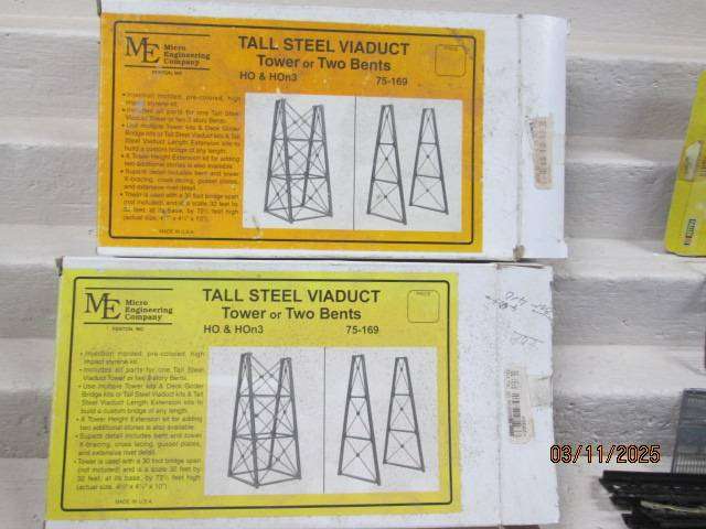 HO SCALE - TALL STEEL VIADUCTS - TOWER - X2 KITS - BOXED + FENCING