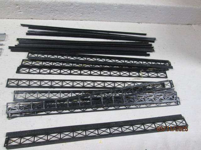 HO SCALE - TALL STEEL VIADUCTS - TOWER - X2 KITS - BOXED + FENCING