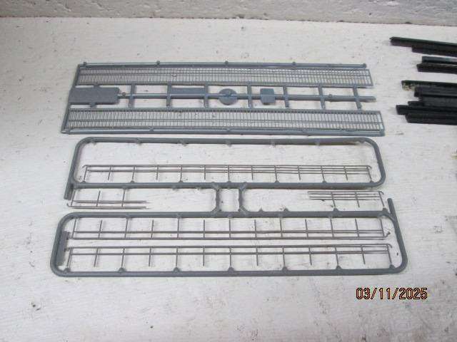 HO SCALE - TALL STEEL VIADUCTS - TOWER - X2 KITS - BOXED + FENCING