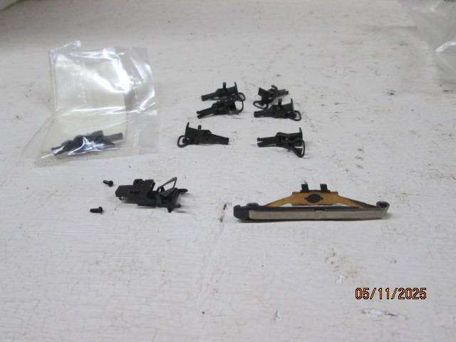 HO SCALE - MARKLIN COUPLINGS - X9 + CENTRE PICK-UP SHOE