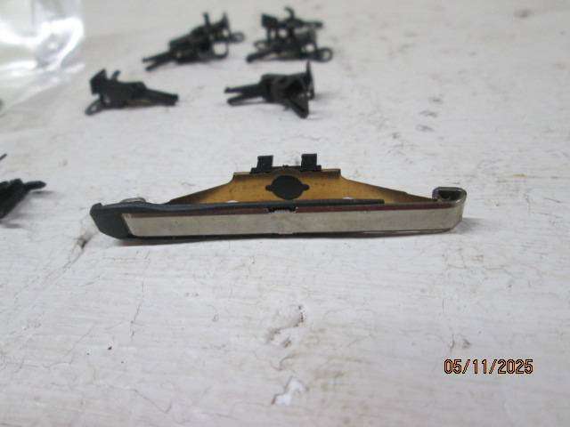 HO SCALE - MARKLIN COUPLINGS - X9 + CENTRE PICK-UP SHOE