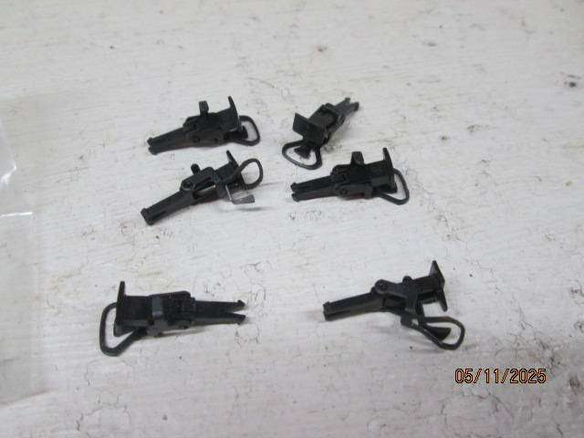 HO SCALE - MARKLIN COUPLINGS - X9 + CENTRE PICK-UP SHOE