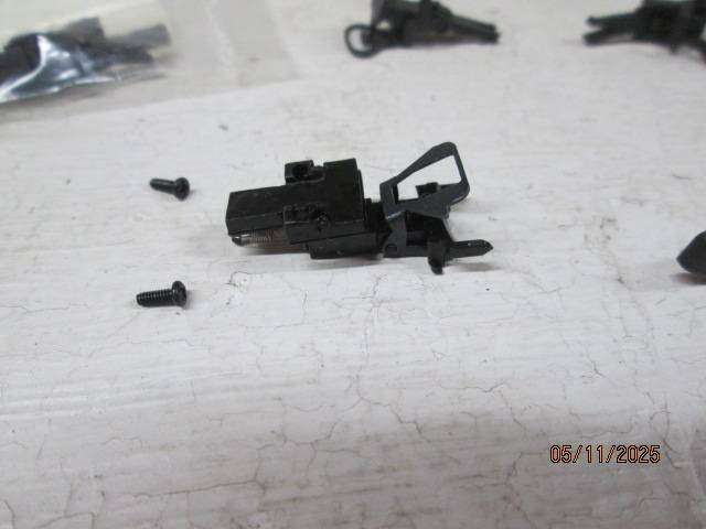 HO SCALE - MARKLIN COUPLINGS - X9 + CENTRE PICK-UP SHOE