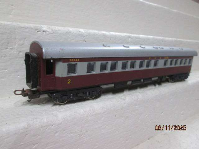 HO SCALE - LIMA - SAR - 2ND CLASS TRANSKAROO COACH - BOXED