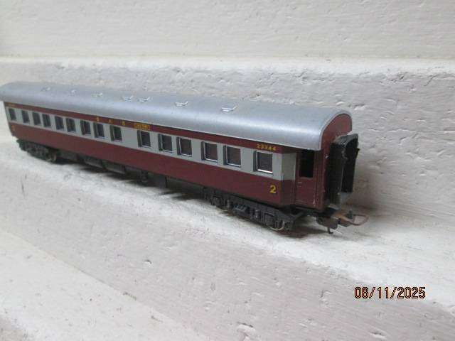 HO SCALE - LIMA - SAR - 2ND CLASS TRANSKAROO COACH - BOXED
