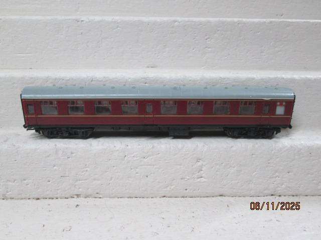 OO SCALE - MAROON BRITISH COACH