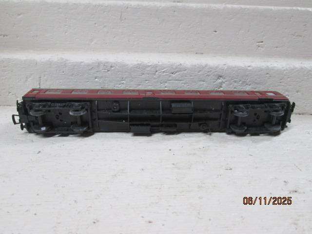 OO SCALE - MAROON BRITISH COACH