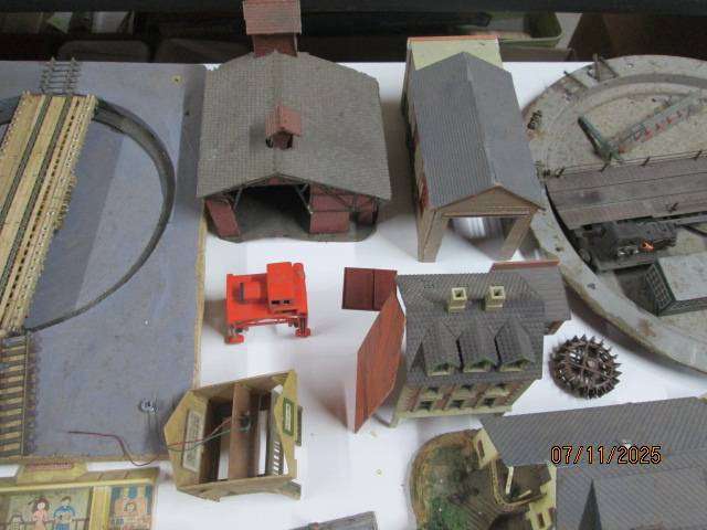 HO /OO SCALE -LARGE BUILDING SCRAP YARD