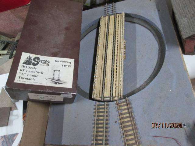 HO /OO SCALE -LARGE BUILDING SCRAP YARD