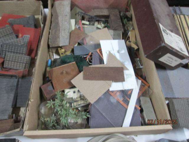 HO /OO SCALE -LARGE BUILDING SCRAP YARD