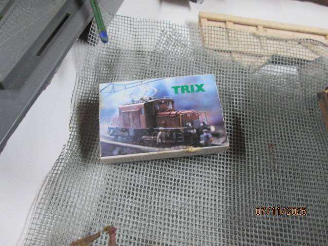 HO /OO SCALE -LARGE BUILDING SCRAP YARD