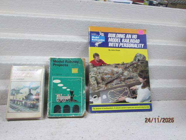 X2 TRAIN SMALL SOFT COVER TRAIN BOOKS + MODEL RAILROADER MAGAZINE