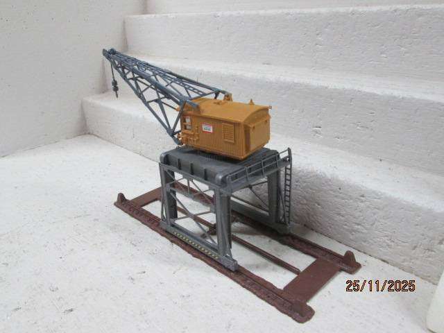 HO SCALE - MODEL POWER - RAIL CRANE