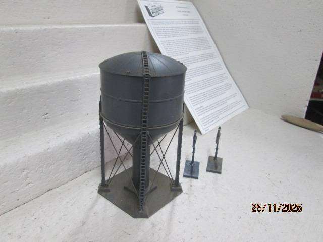HO SCALE - WALTHERS - STEEL WATER TANK