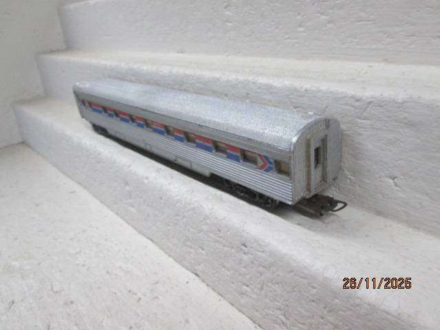 HO SCALE - LIMA - AMTRACK COACH