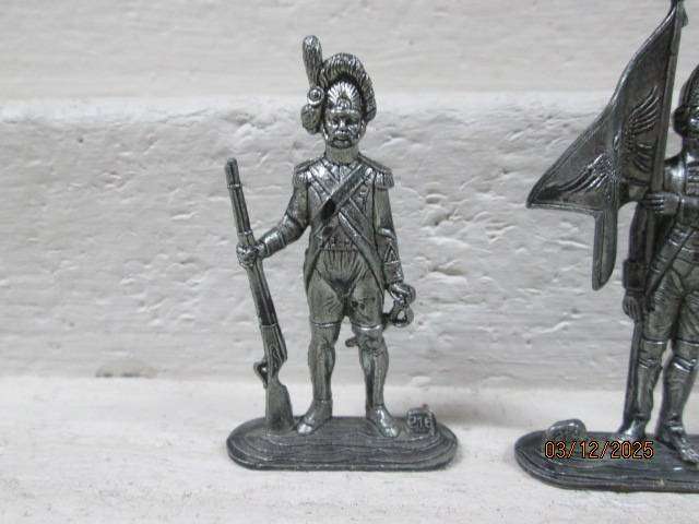 X2 METAL MILITARY FIGURINES