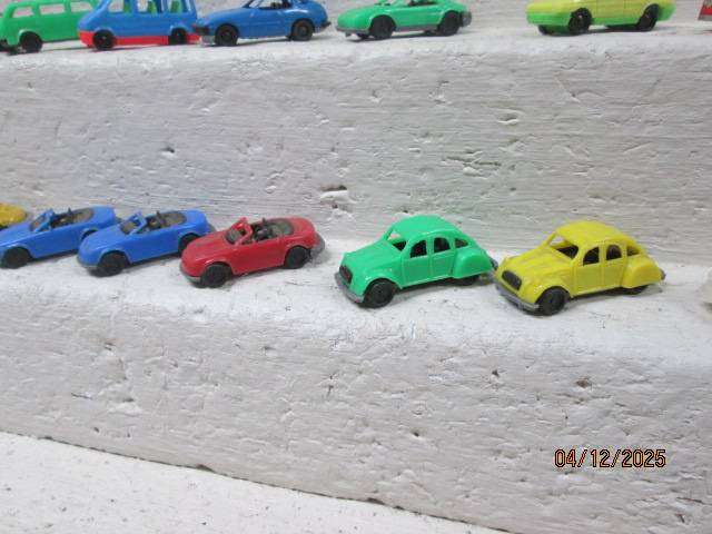 HO / OO SCALE - VARIOUS PLASTIC VEHICLES - X17