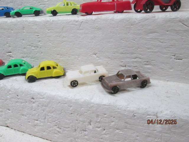 HO / OO SCALE - VARIOUS PLASTIC VEHICLES - X17