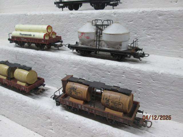 HO SCALE - LIMA - X5 VARIOUS GOODS WAGONS