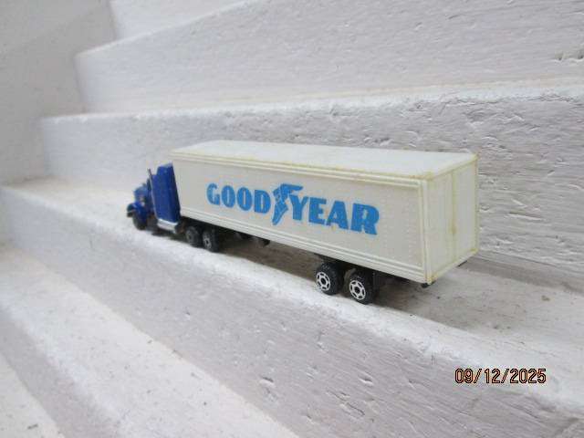 HO SCALE - GOOD YEAR - ROAD TRUCK