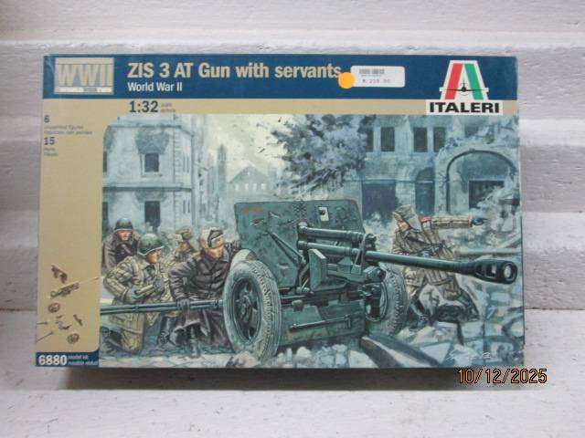 1:32 SCALE - ITALERI - X6 FIGURINES + PARTS - GUN WITH SERVANTS - BOXED
