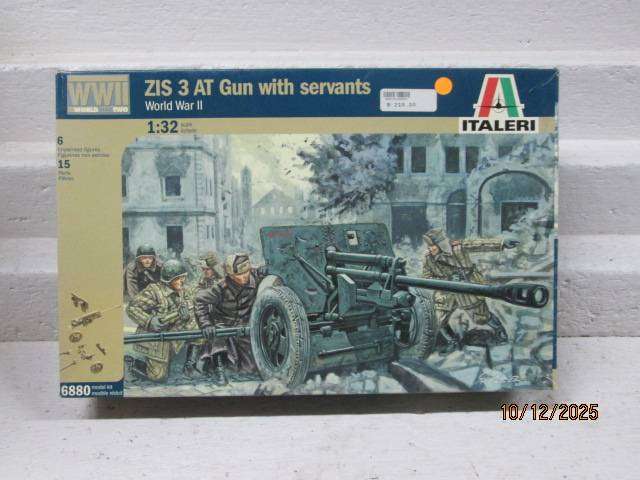 1:32 SCALE - ITALERI - X6 FIGURINES + PARTS - GUN WITH SERVANTS - BOXED