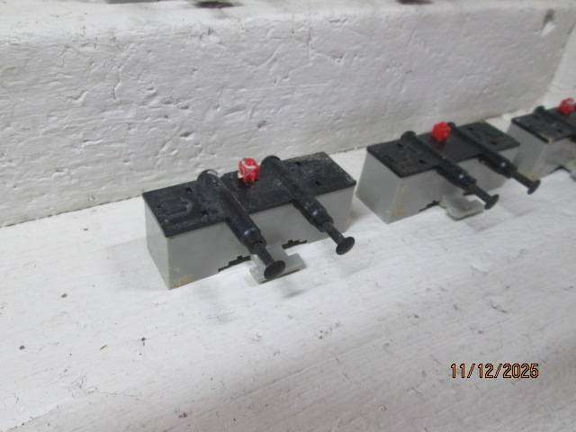 HO / OO SCALE - HORNBY - SPRUNG BUFFER STOPS - X5