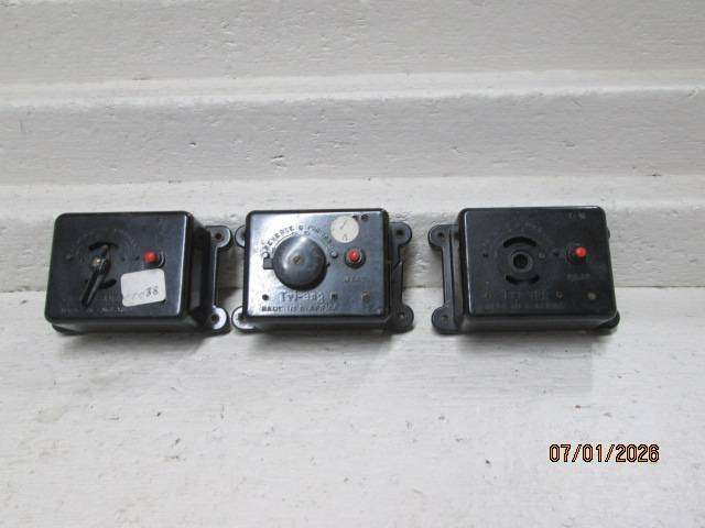 HO /OO SCALE - TRIANG - CONTROLLERS - X3
