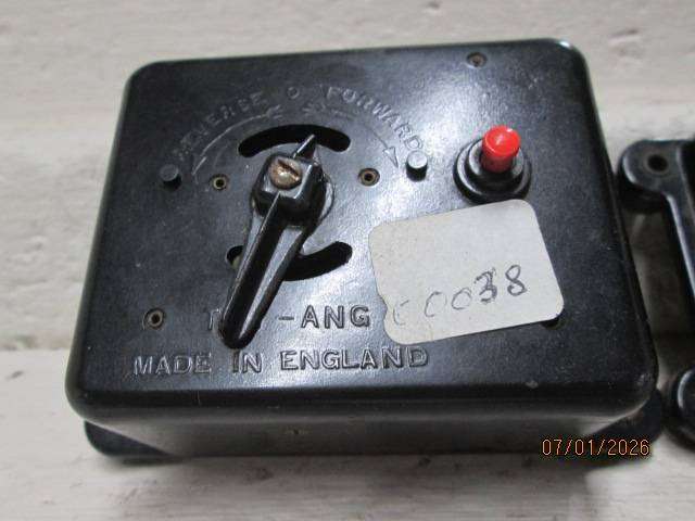 HO /OO SCALE - TRIANG - CONTROLLERS - X3
