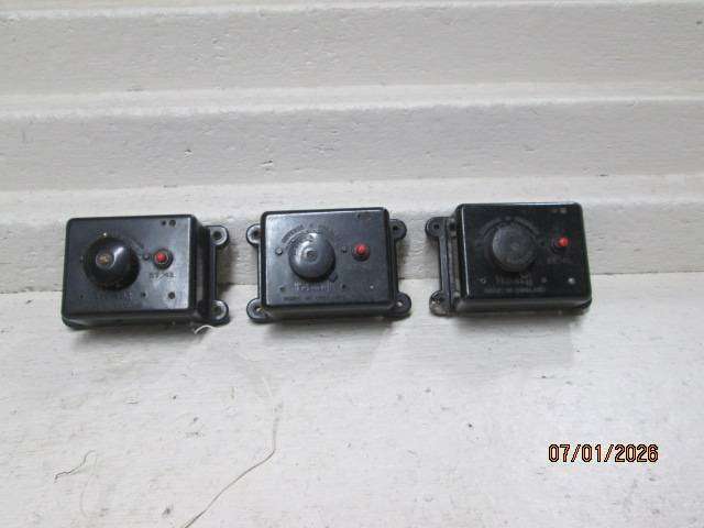 HO /OO SCALE - TRIANG - CONTROLLERS - X3