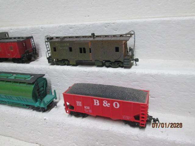 HO SCALE - VARIOUS AMERICAN STYLE GOODS WAGONS - X6