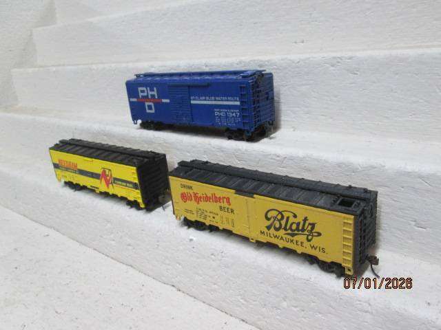 HO SCALE - ATHEARN - VARIOUS 40 FOOT BOX CARS - X3