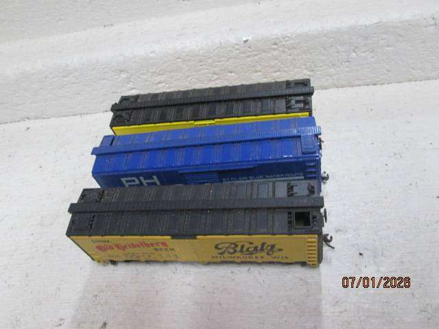HO SCALE - ATHEARN - VARIOUS 40 FOOT BOX CARS - X3