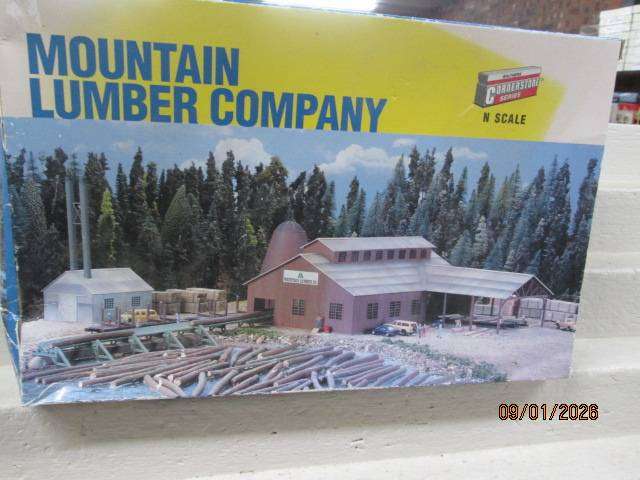 N SCALE - WALTHERS - MOUNTAIN LUMBER COMPANY SAW MILL COMPLEX - BOXED