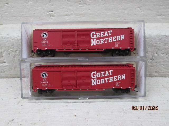 N SCALE - ATLAS - GREAT NORTHERN - 50FT DOUBLE DOOR BOX CAR - X2 - BOXED